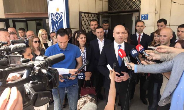 Српска листа предала листу од 20 кандидата